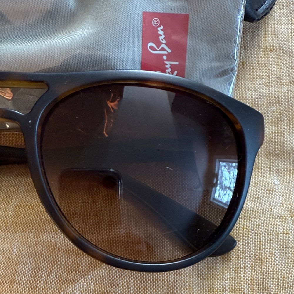 Ray-Ban Brown Gradient Lens Sunglasses with Black Case - Picture 3 of 16